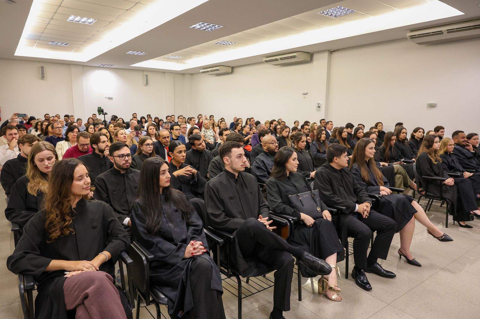 Juramento marca o primeiro dia na advocacia para mais 43 profissionais do PR